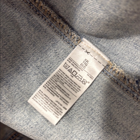 Old Navy Blue Jean Jacket Relaxed Fit - Picture 3 of 4